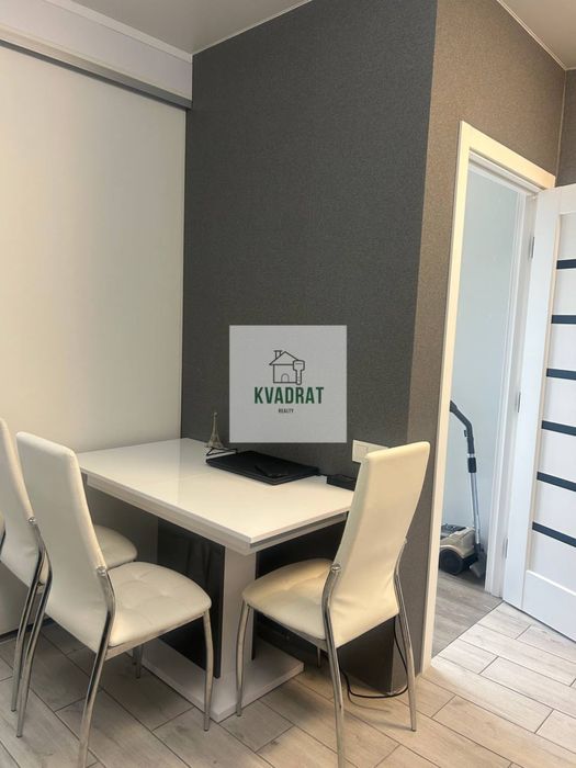 Продам 1-кімнатну квартиру з ремонтом і меблями у новому будинку