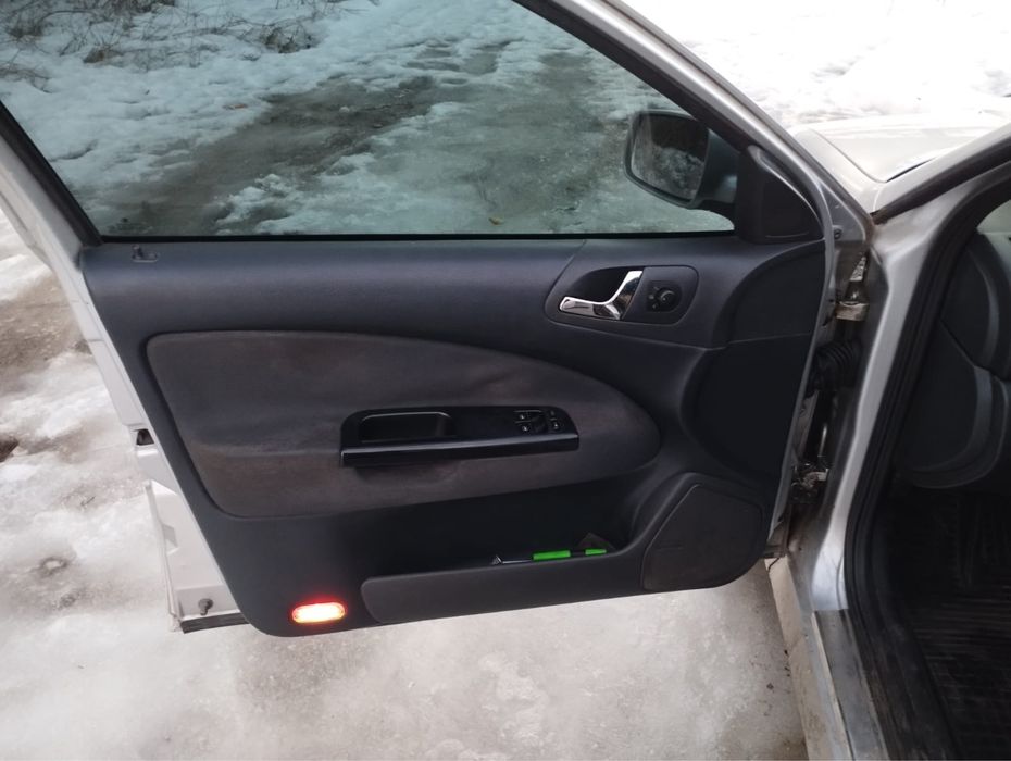 Продам машину Skoda