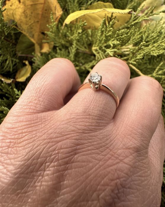 Золота каблучка,кольцо с бриллиантом,3,8 мм(0,21 ct.) 5/4, 17,8 розмір