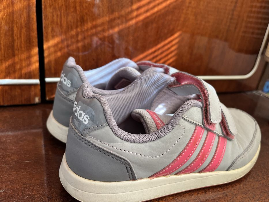 Дитячі кросівки