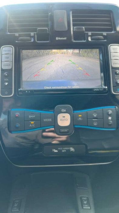 Nissan LEAF SL      2015