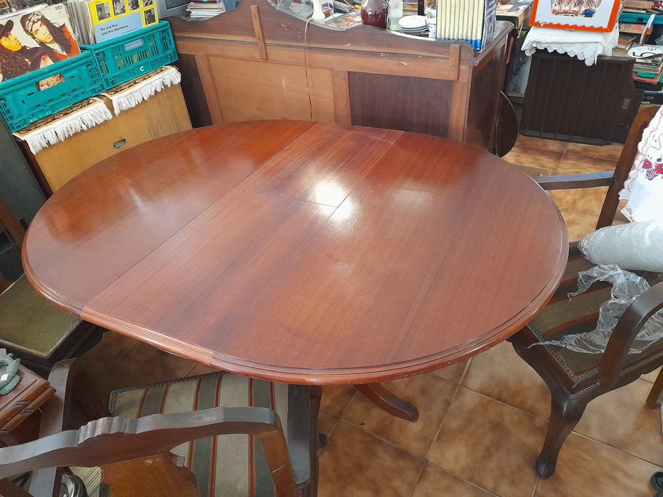 Mesa de madeira maciça redonda extensível em muito bom estado estilo Pé de Galo -  Preço ESPECIAL