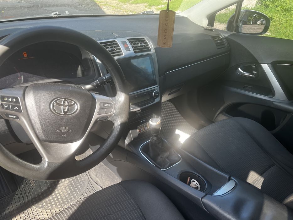 Toyota avensis 2012