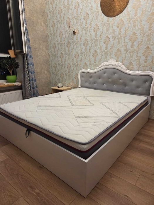 Продам двоспальне ліжко з ортопедичним матрасом
