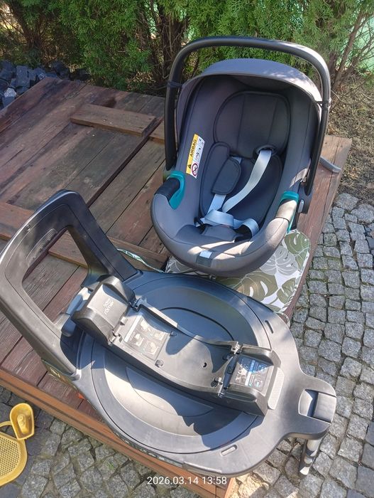 Fotelik (Nosidełko )Britax+Baza