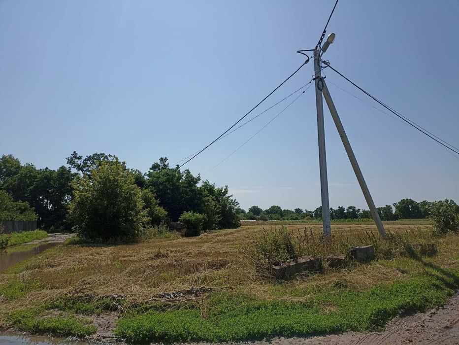 Недобудова в с. Рогозів з кутовою ділянкою