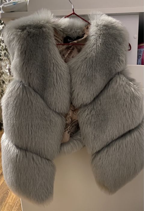 Меховая жилетка