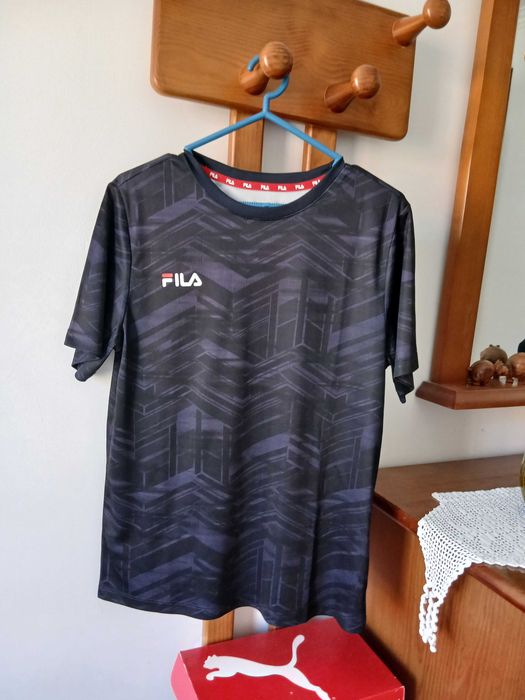 2 t-shirts Nike e Fila  12/13 anos