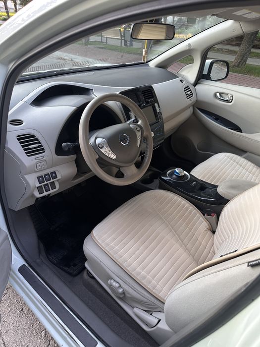 Автомобіль NISSAN Leaf 2012