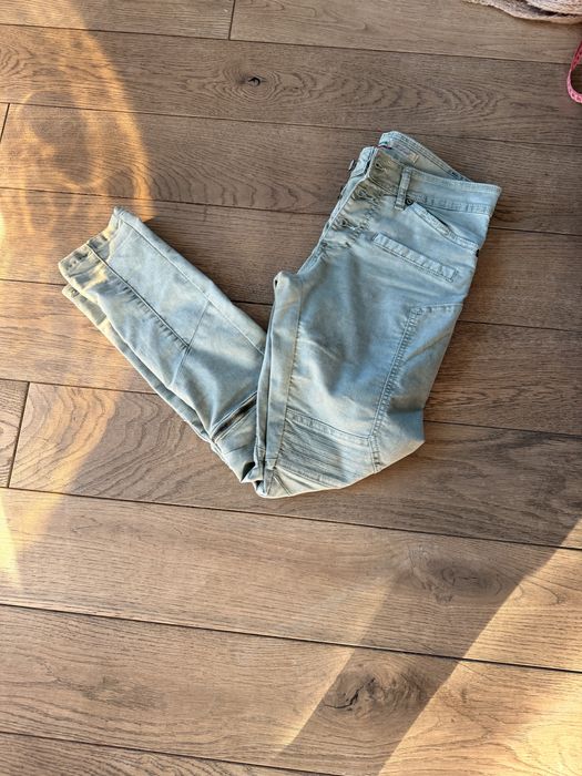 Spodnie damskie Please – styl i jakość made in Italy
