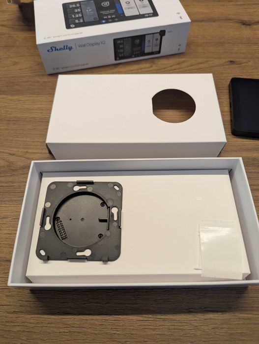 Shelly Wall Display X2