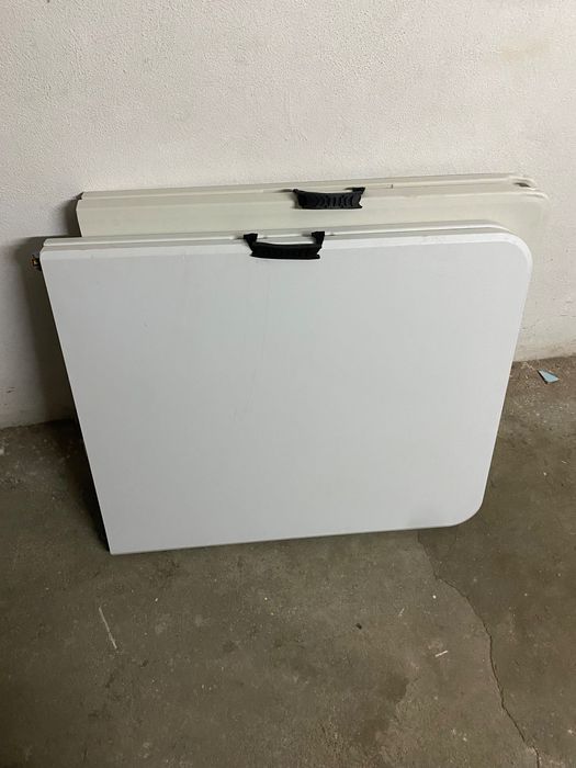 Tenho 2 mesas para alugar