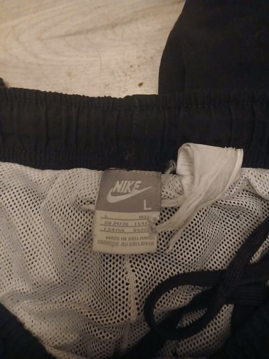 CArne spodnie ala ortalion matowy z czerwonym napisem NIKE R. L