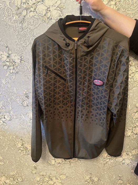 Спортивный костюм Бугати куплен в франции