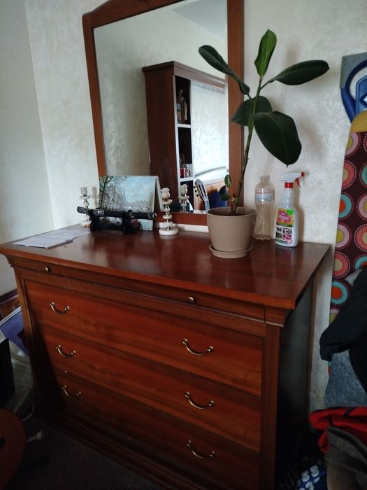 Комод из натурального дерева от итальянской спальни+зеркало