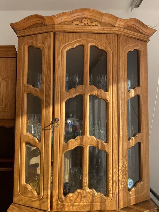 Drewniana meblościanka