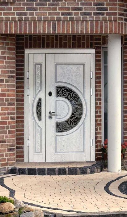 Надійні вхідні двері в будинок від Вікна Клас – стиль захист і комфорт