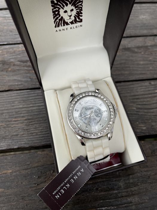 Новий кварцовий годинник Anne Klein