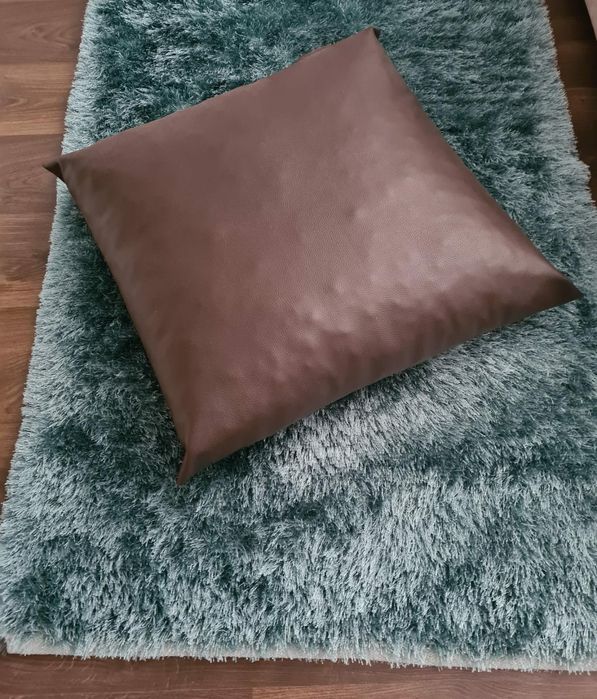 Almofada puff em pele sintética