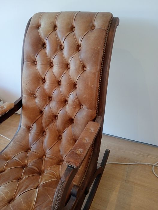 Cadeirão com banco de apoio em pele