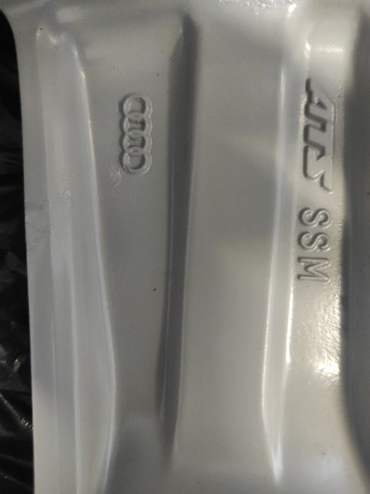 113 Felgi aluminiowe ORYGINAŁ AUDI R 17 5x112 otwór 66,6 Ładne