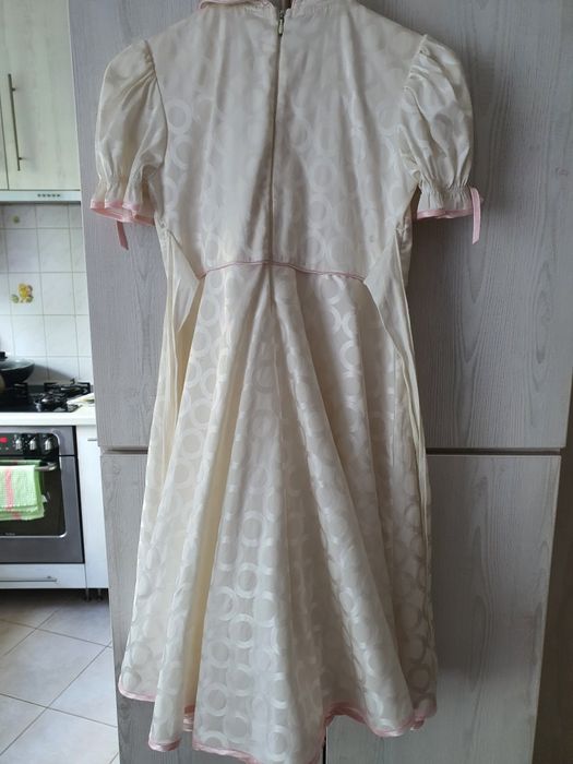 Sprzedam sukienkę w bdb stanie