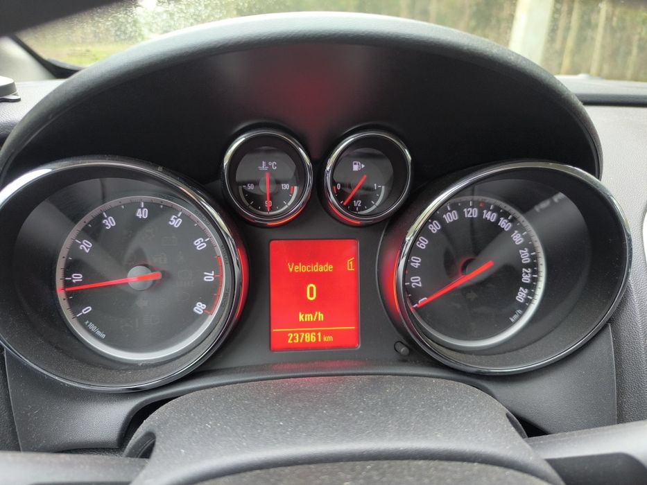 Opel Astra Sports Tourer J de 7/2012 a GPL, melhor oferta