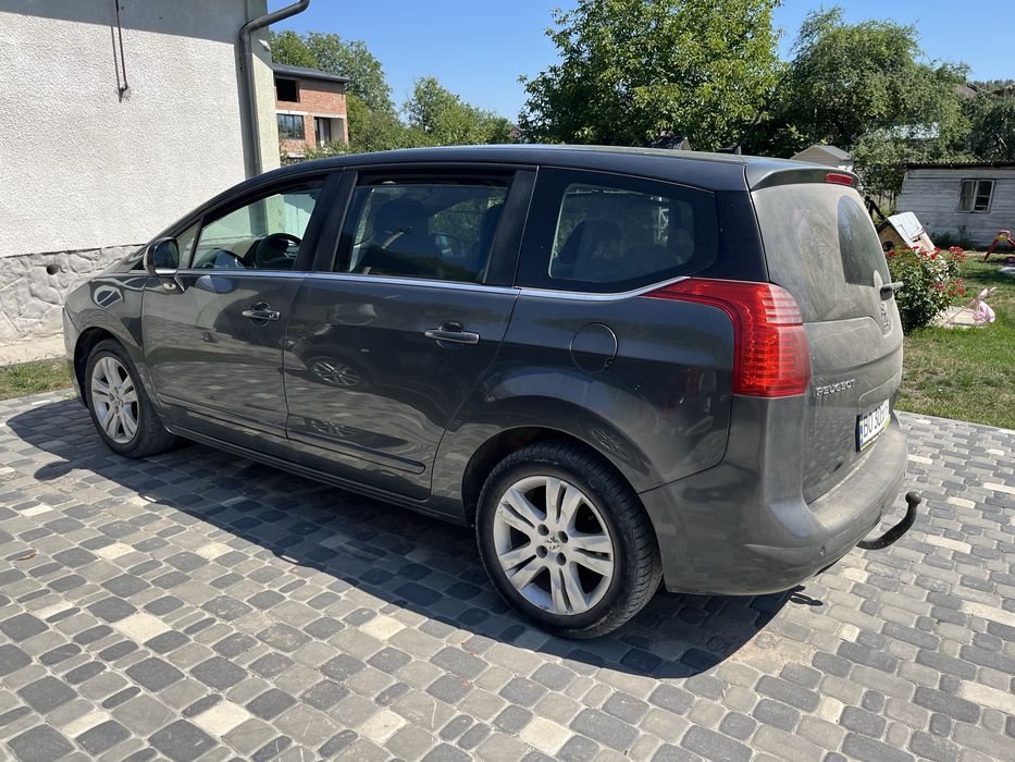 Peugeot 5008 1.6 дизель 2012 рік
