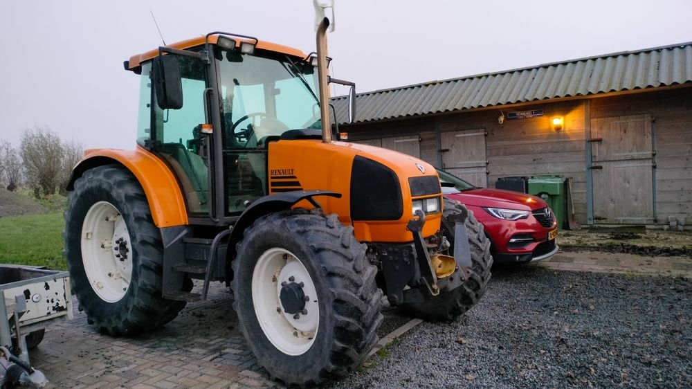 Ciągnik rolniczy Renault Ares 550 RZ