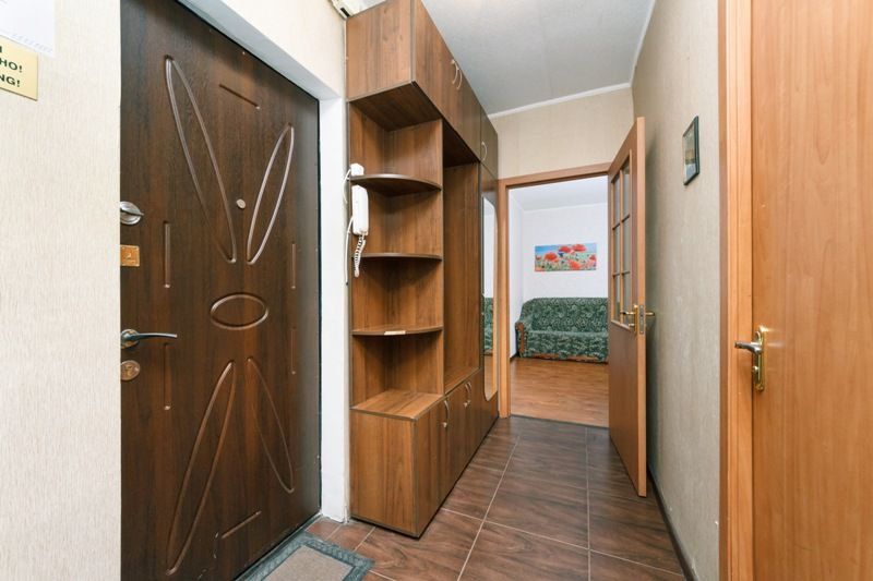 2к.посуточно,почасово,метро Левобережная 7 минут ходьбы