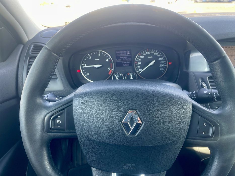 Рено Лагуна 3модель 2010р універсал пригнана з Європи