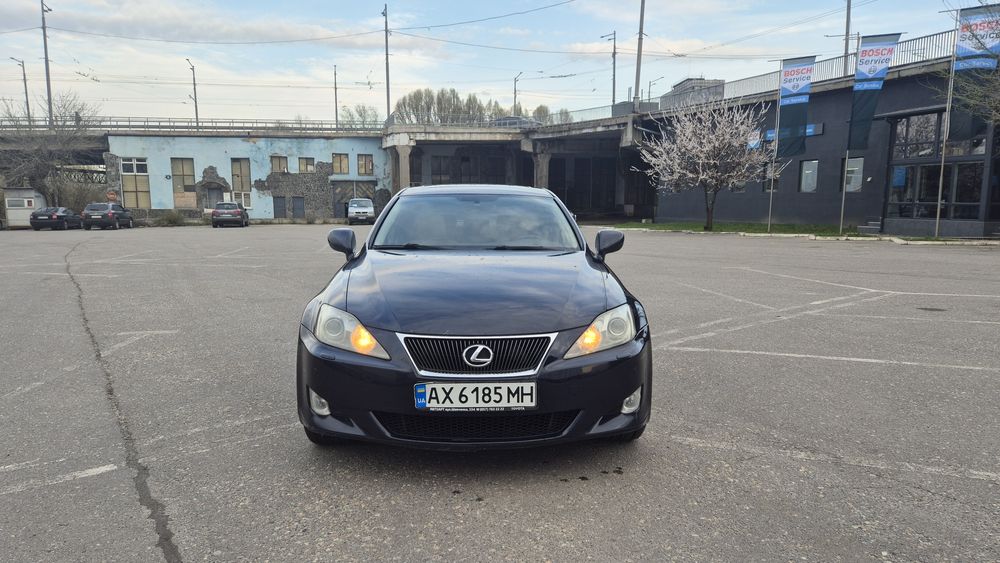 Продам Lexus is 250 AWD 2008 год
