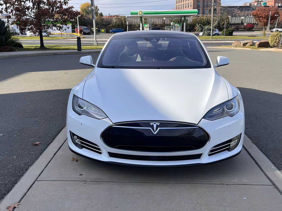 Tesla Model S      2016