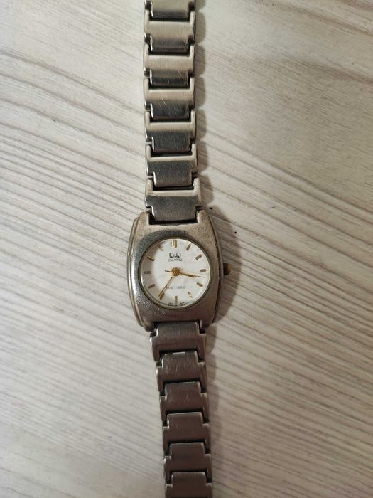 Наручний годинник q&q