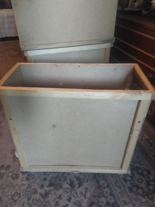 Ящик для перевозки пчелопакетов.