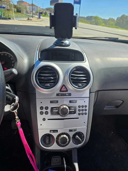 Opel Corsa 1.3 CDTI – 5 portas – 2013 – Revisão completa feita agora