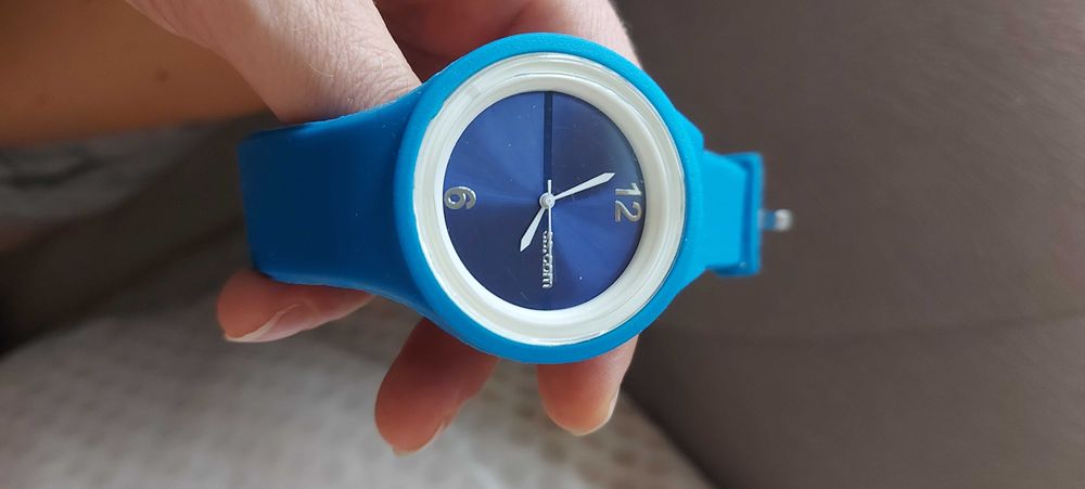 Zegarek damski sportowy niebieski gumowy.