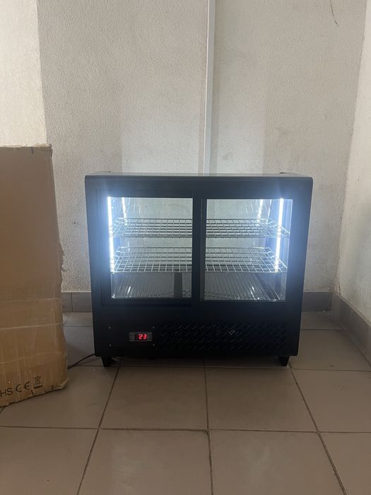 Холодильна Вітрина Кондитерська Frosty Італія