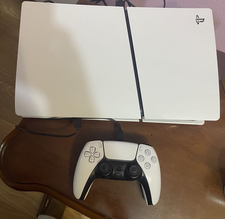 Продам Sony PlayStation 5 — ідеальний стан