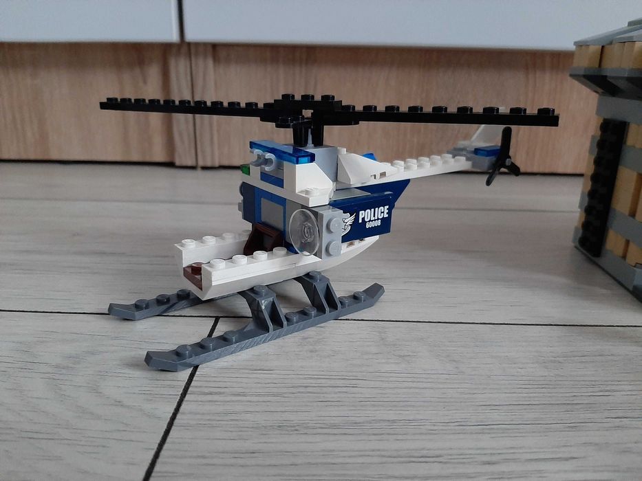 LEGO City 60008 Włamanie do Muzeum Lego Police