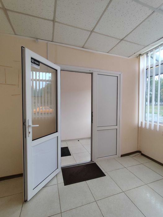 Продам окрему будівлю на просп. Тракторобудівників, 107г, м. Харків