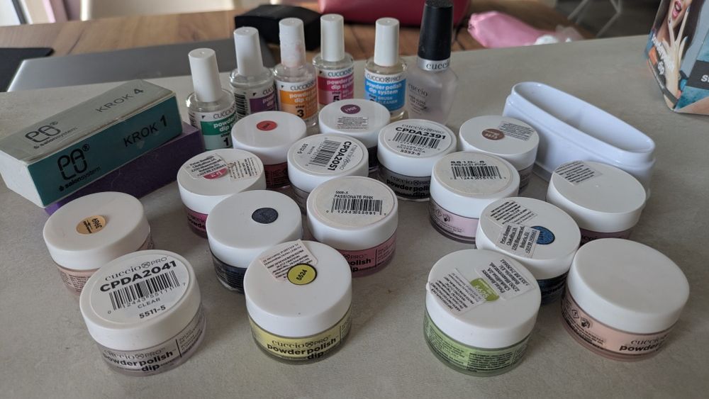 Zestaw do paznokci tytanowych Cuccio, 16 dip puder 14g