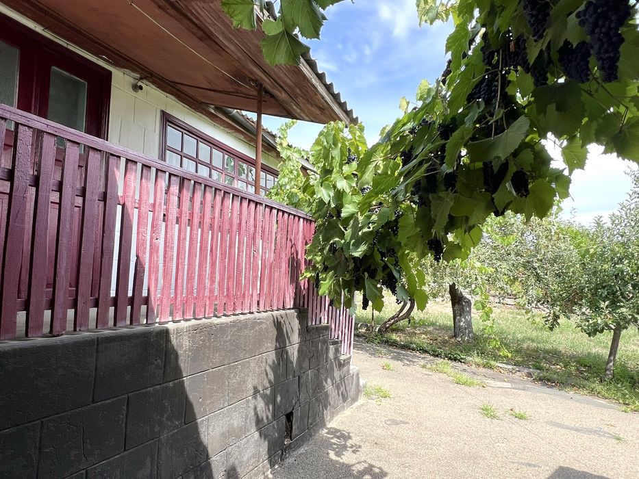 Продається будинок поруч з базаром!