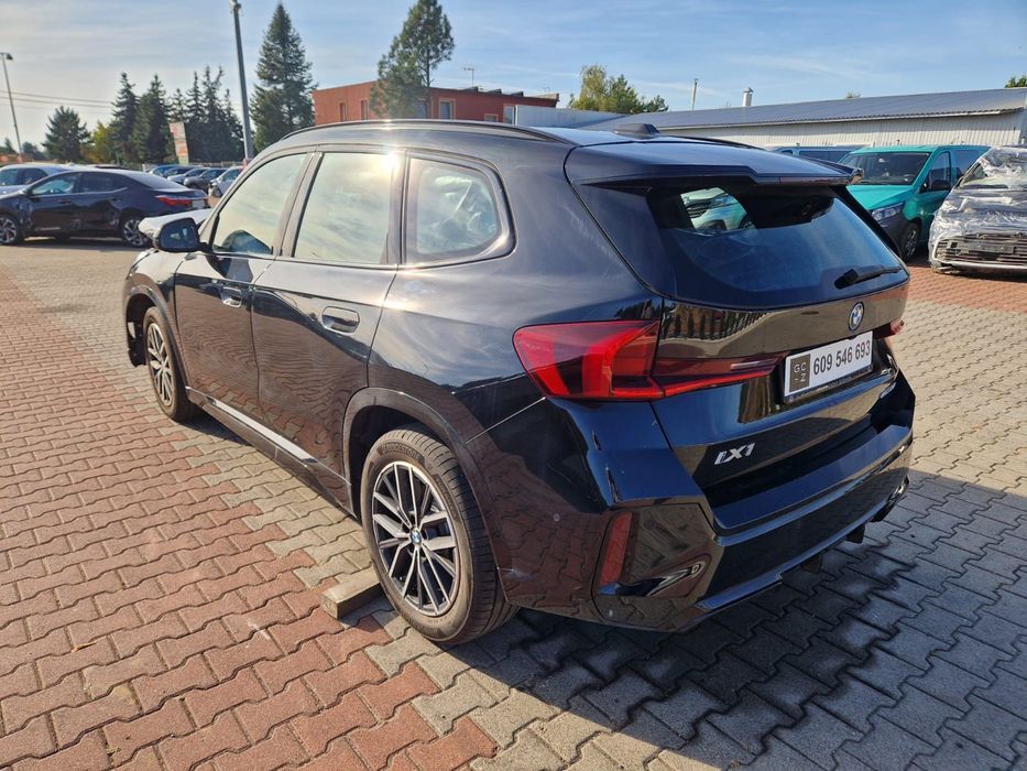 BMW iX1