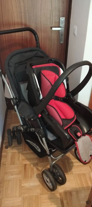 Carro de bebê com ovo