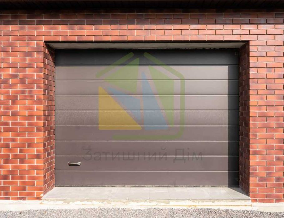 Секційні побутові ворота. Секционные гаражные ворота