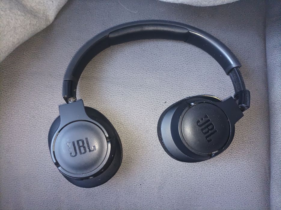 Продам JBL TUNE 720BT На запчасти