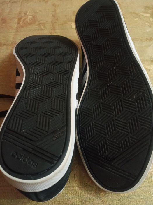 Продам кросівки  замшеві