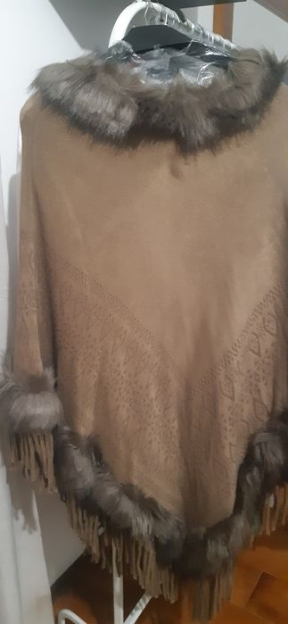 Poncho com pelo natura