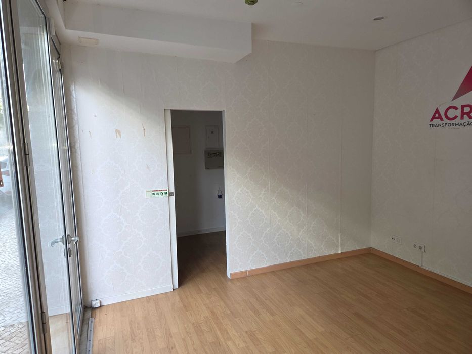 Loja em Algés com Garagem